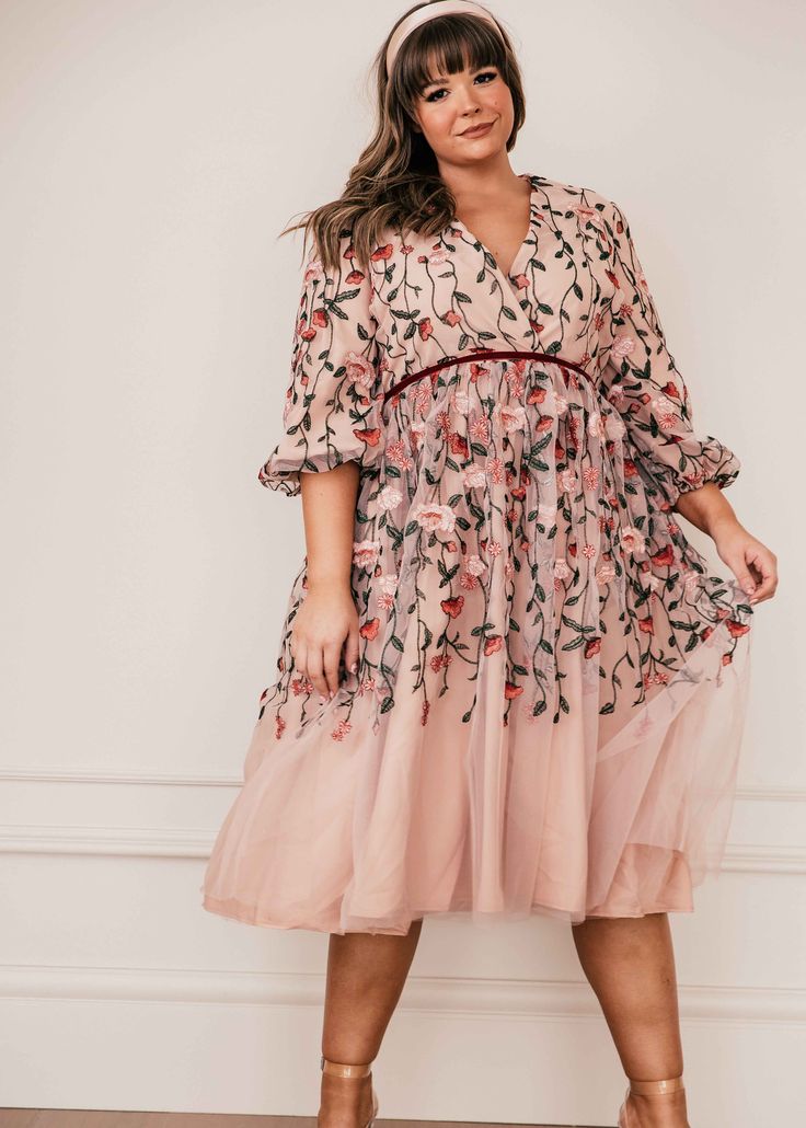 Plus-Size Wedding Guest Dresses 2024: Elegant, Formal & Classy Styles ...