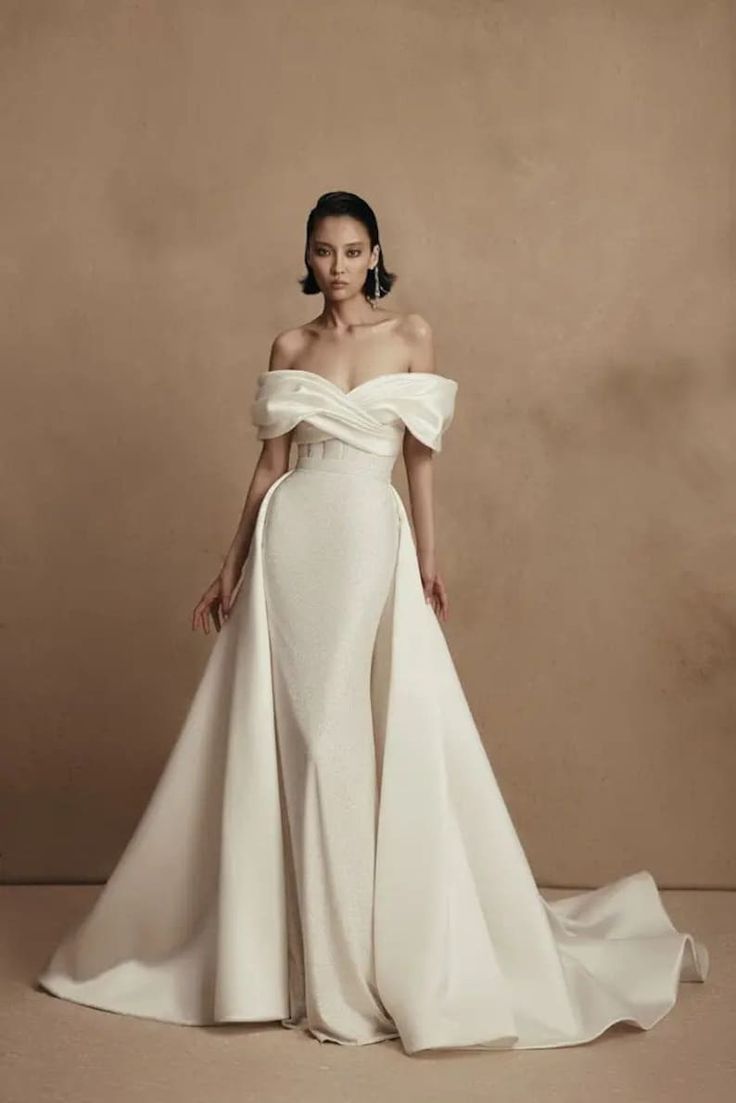 2024 Wedding Dress Trends: Elegant Overskirts & Modern Gowns