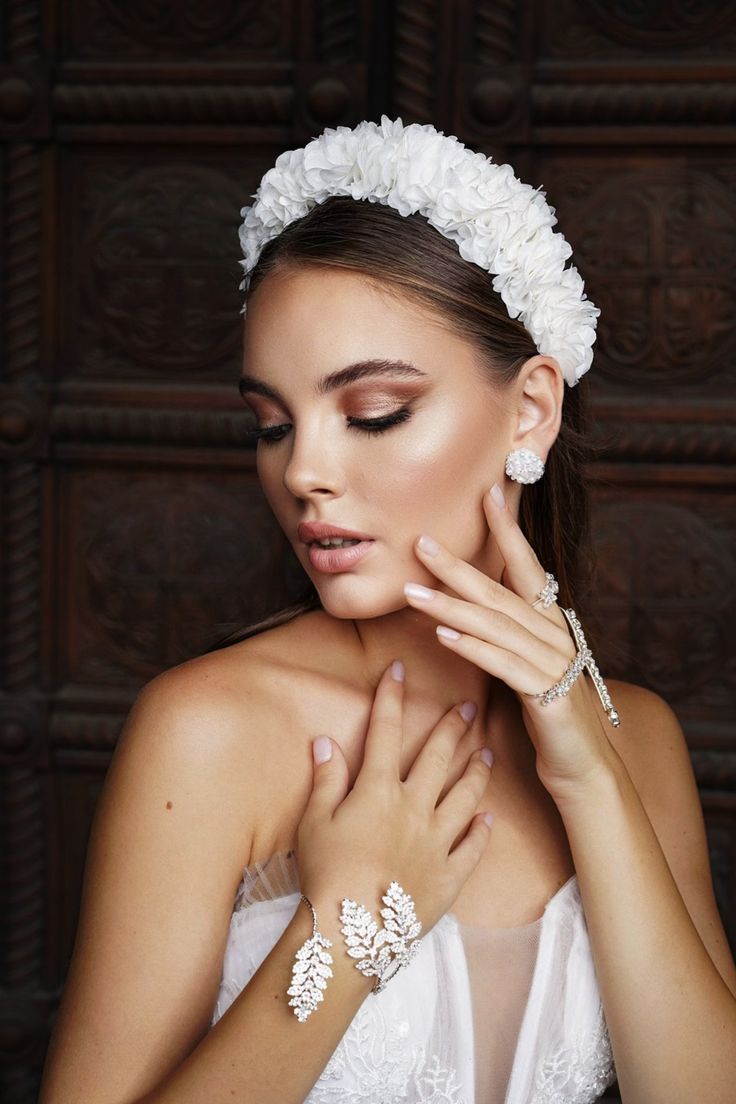 2024 Shoulder Length Bride Hairstyles | Easy Updos, Cute Braids, and Aesthetic Wedding Hair Ideas