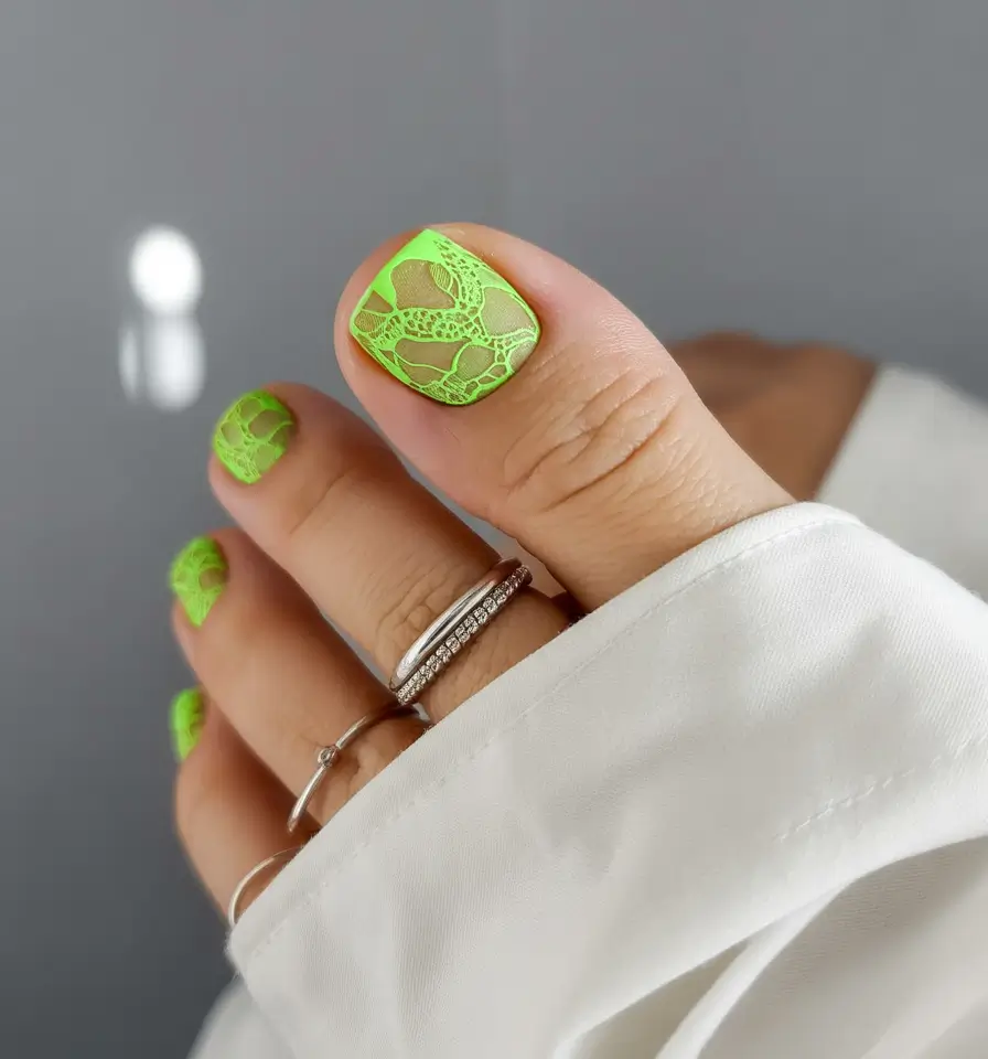 june toe nails ideas 2025 Neon Lace Vibes in High Voltage Green