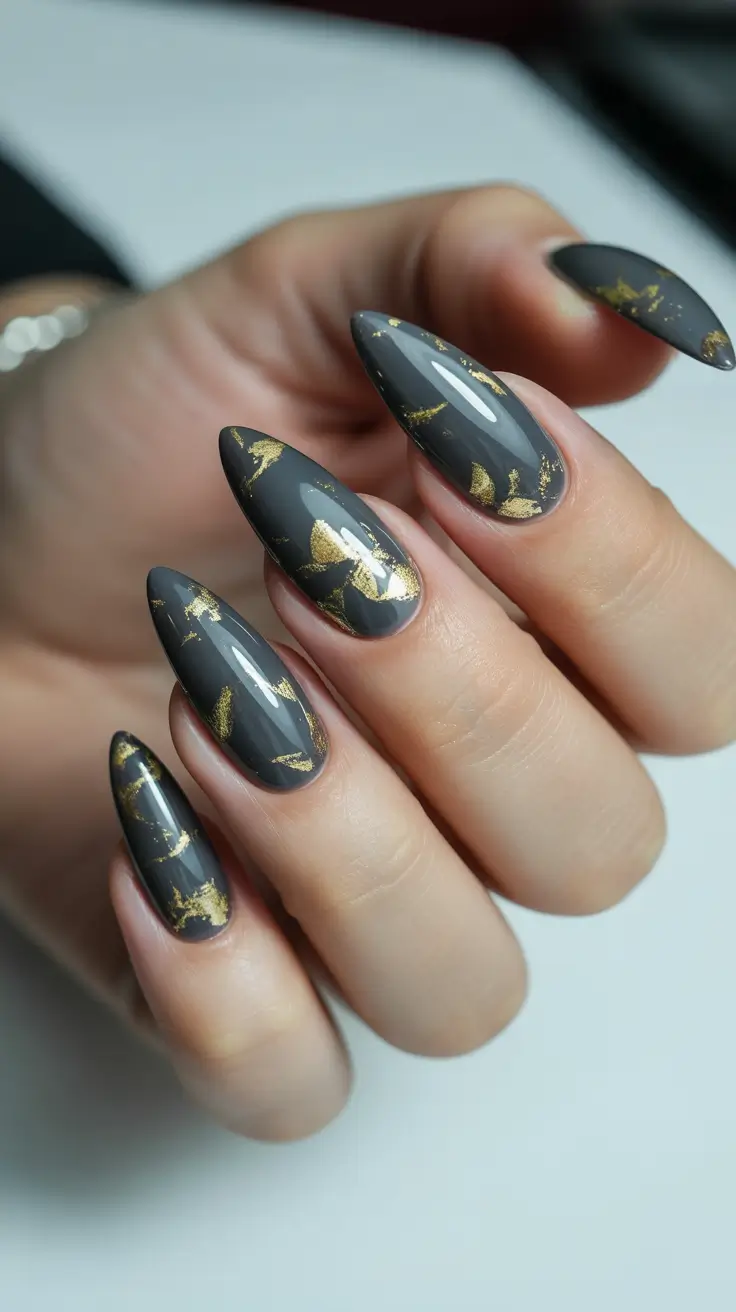 dark-winter-nails-2025-2026 Golden Smoke Illusion