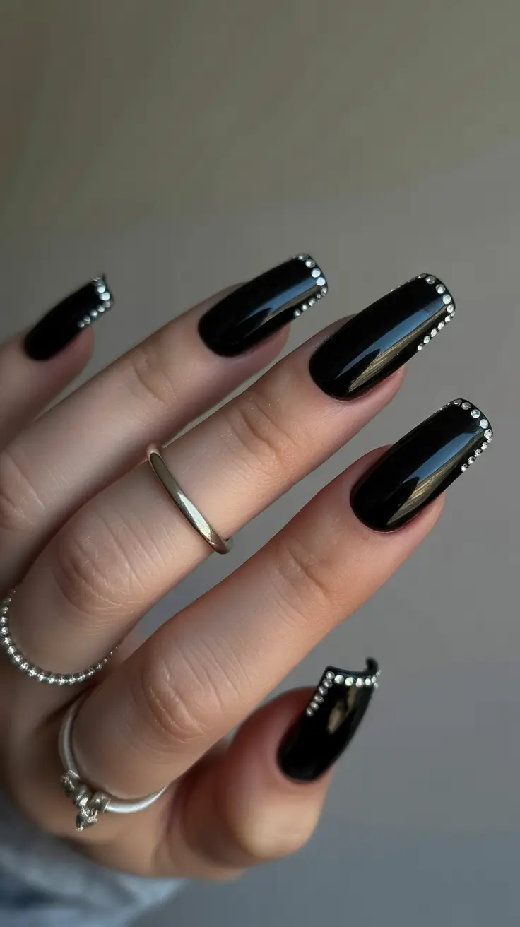 Elegant Black Nails 2026 Crystal-Lined Black for a Polished Statement