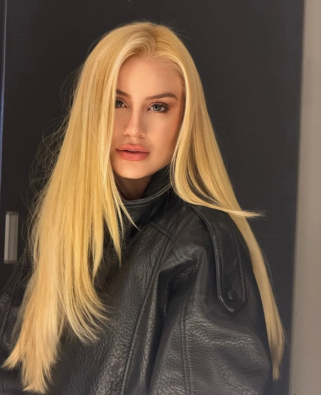 flattering summer haircuts for plus size women 2026 Soft Luxe Straight Length with Face-Framing Ease