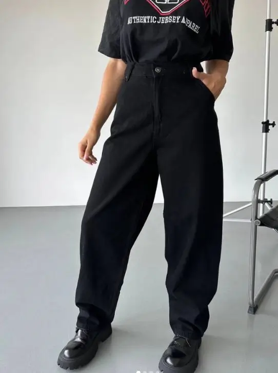 jeans outfit summer 2026 Black Wide Leg Confidence with a Street Edge