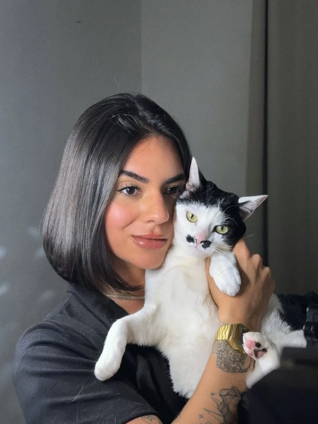 layered summer haircuts for medium hair 2026 Classic straight bob with clean minimal finish