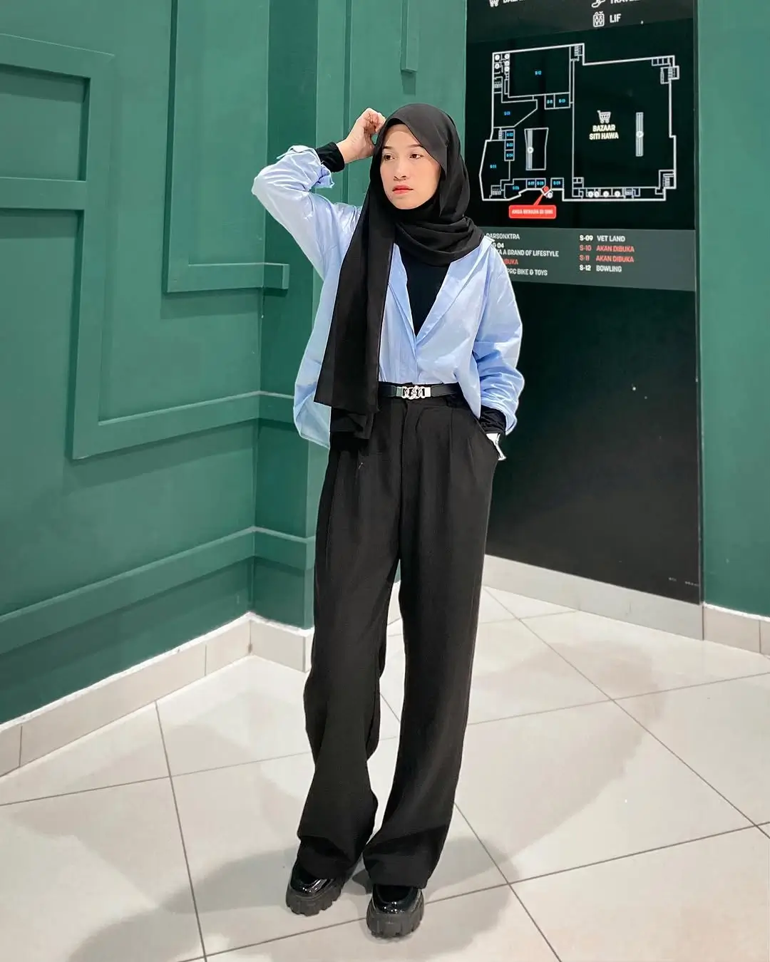 pant outfits summer 2026 Black Wide Leg Tailoring with a Cool Minimal Layer