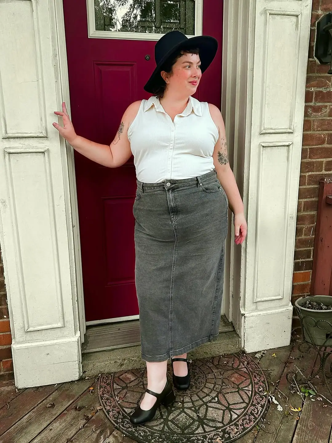 plus size summer outfits 2026 Denim Skirt and Sleeveless Shirt with Soft Retro Energy