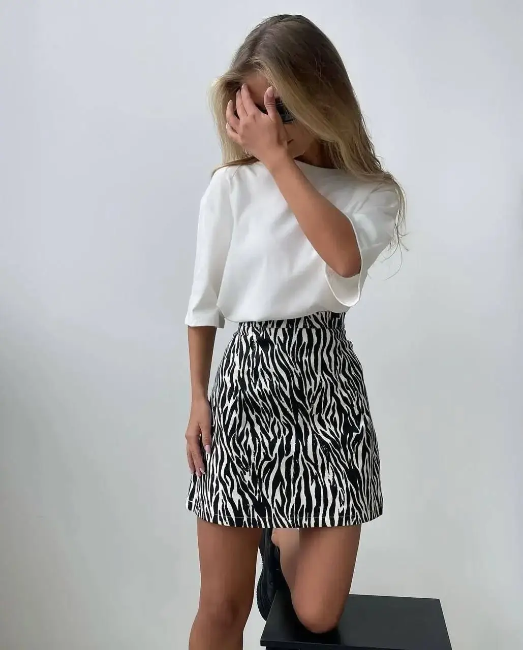 skirt outfits summer 2026 Graphic prints and clean minimal balance
