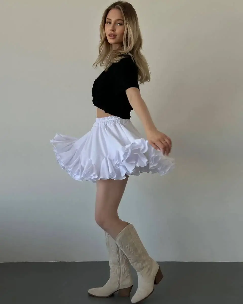 skirt outfits summer 2026 Flirty volume and modern feminine energy