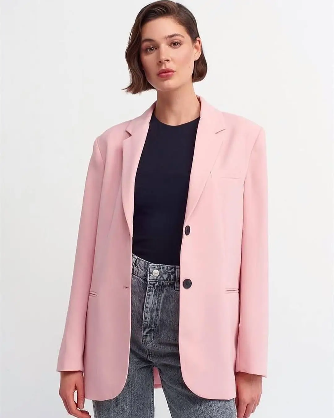 summer blazer outfits 2026 Minimal color moments that soften classic tailoring