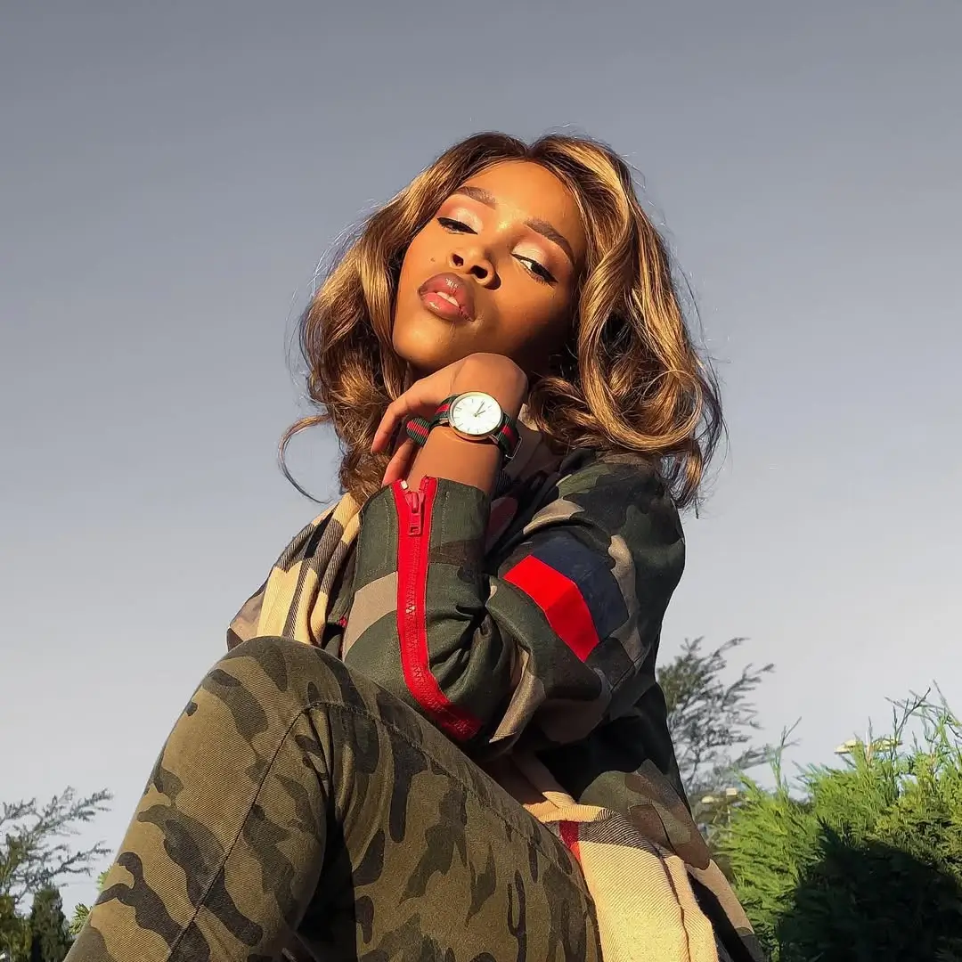 summer hair color for dark skin women 2026 Golden sunlit waves with soft glam finish