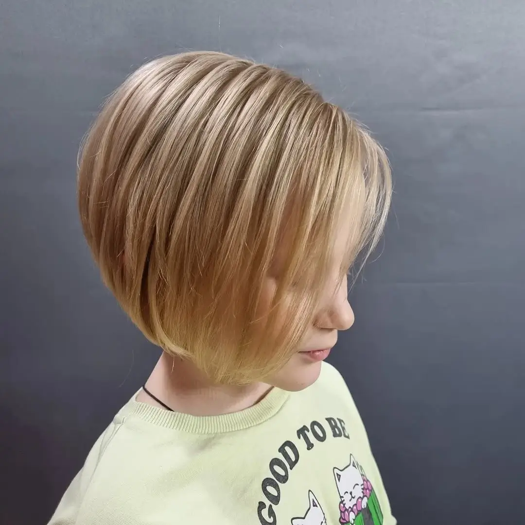 summer haircuts for girls 2026 Layered Bob with Soft Volume and Movement