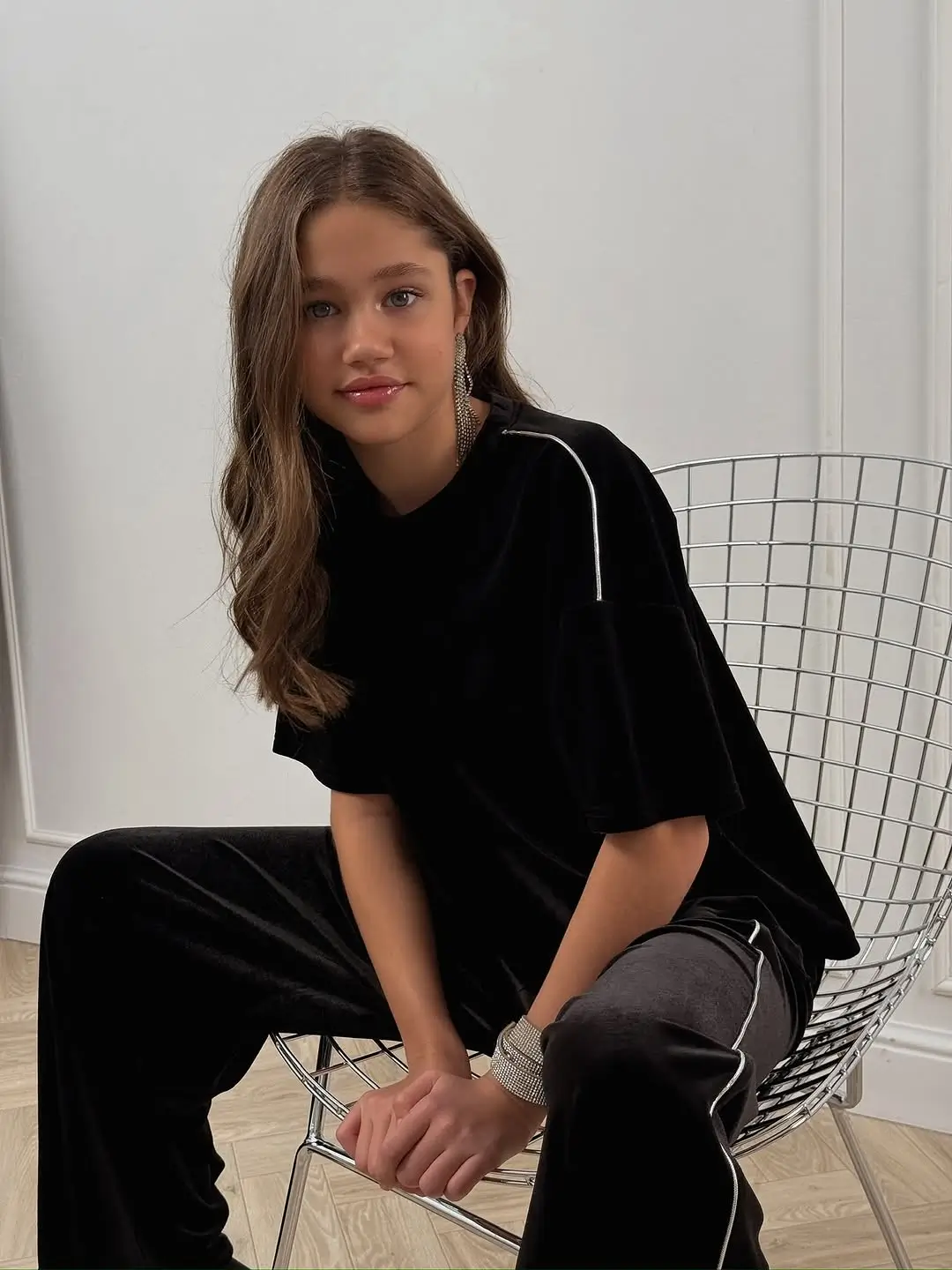 summer haircuts for girls 2026 Soft Long Waves with Natural Side Flow