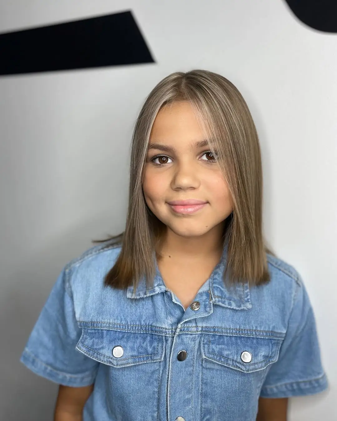 summer haircuts for girls 2026 Classic Straight Lob with Everyday Polish