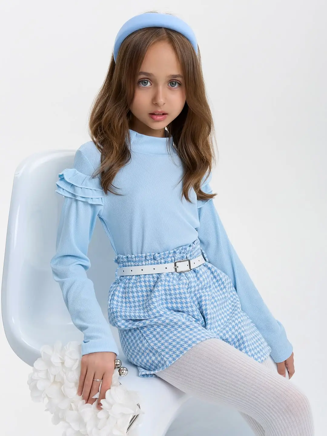 summer haircuts for girls 2026 Classic Long Waves With Headband Accent