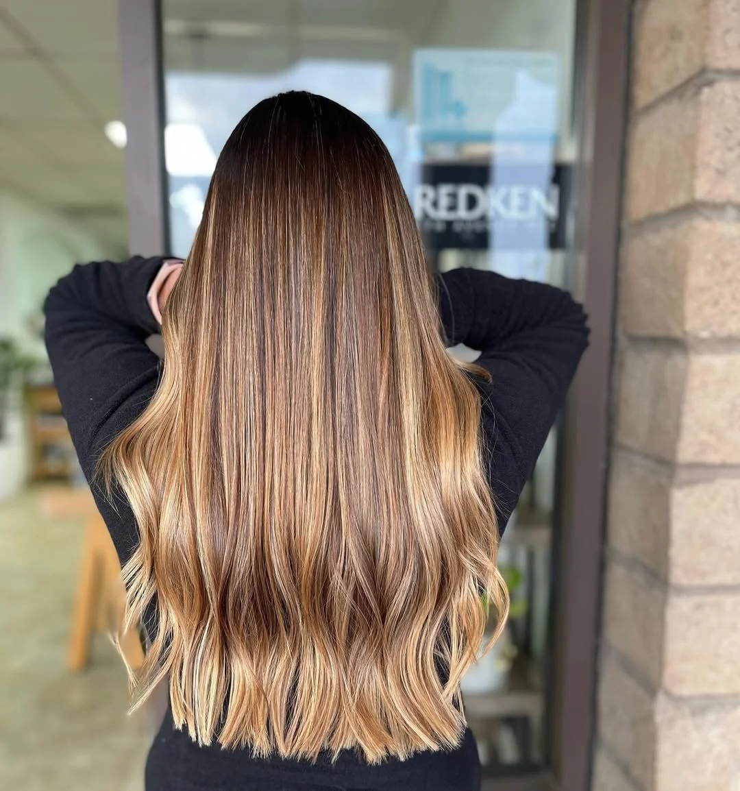 summer money piece hair color for women 2026 Sleek Honey Ombre with Subtle Money Piece