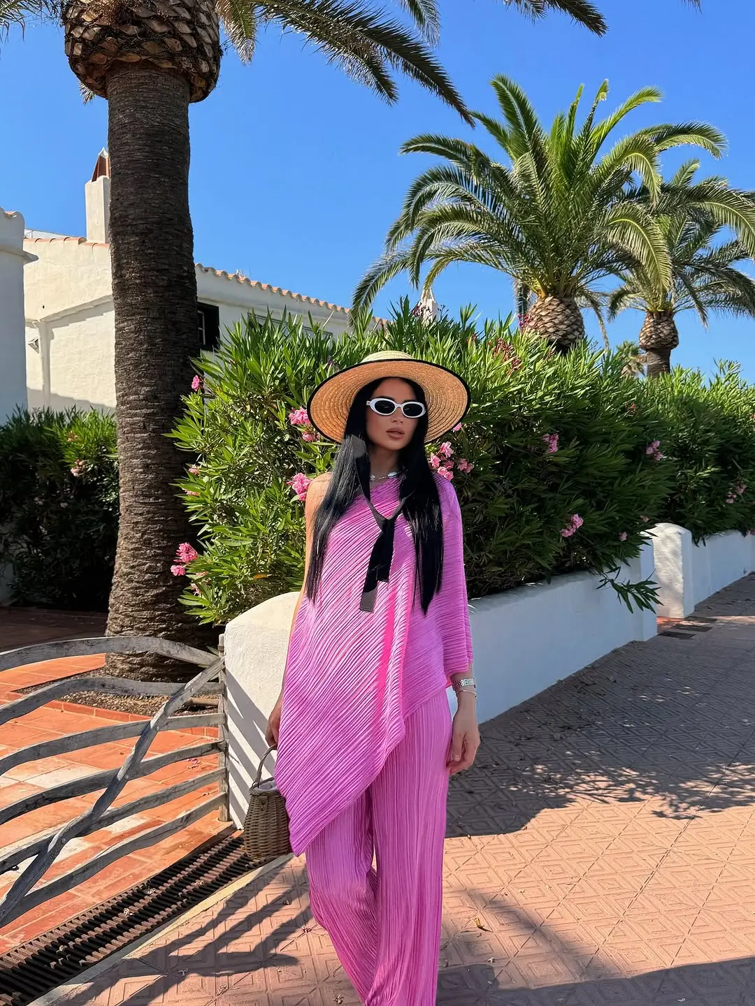 summer outfits 2026 Playful pleats and relaxed resort elegance