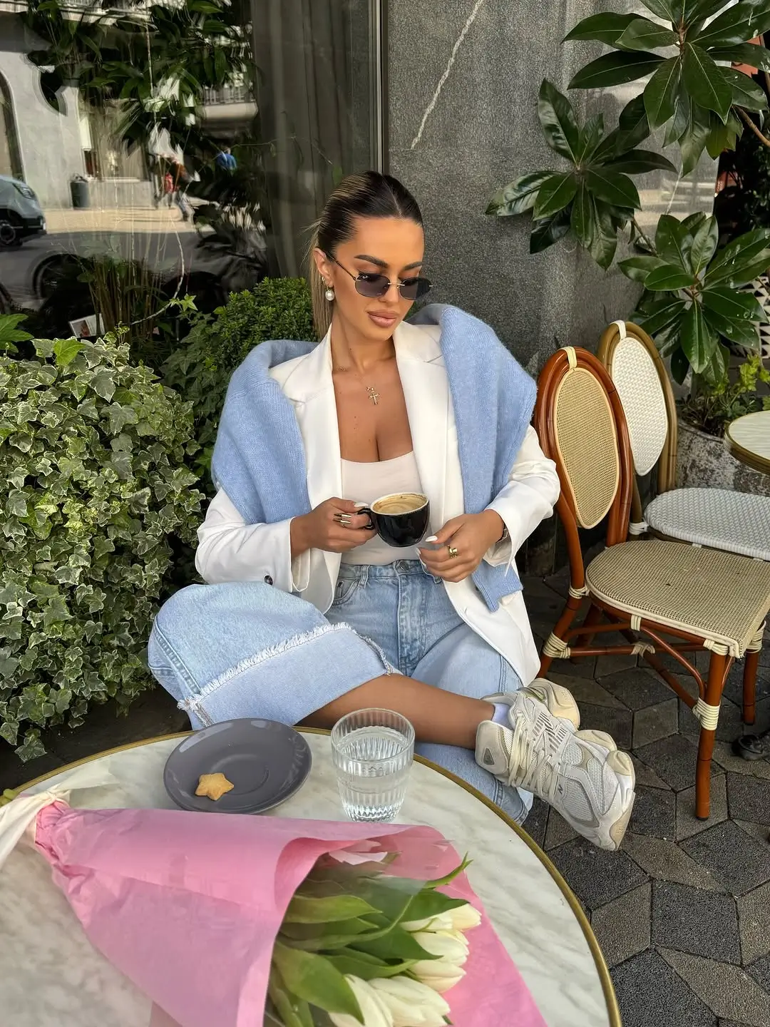 summer outfits 2026 City coffee minimalism with soft tailoring