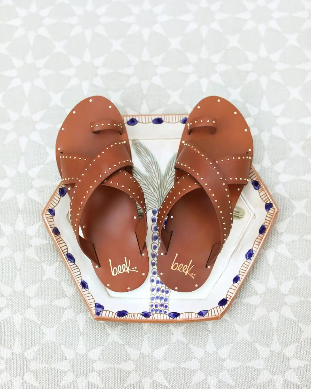 summer slides for women 2026 Warm Leather Details with Subtle Edge