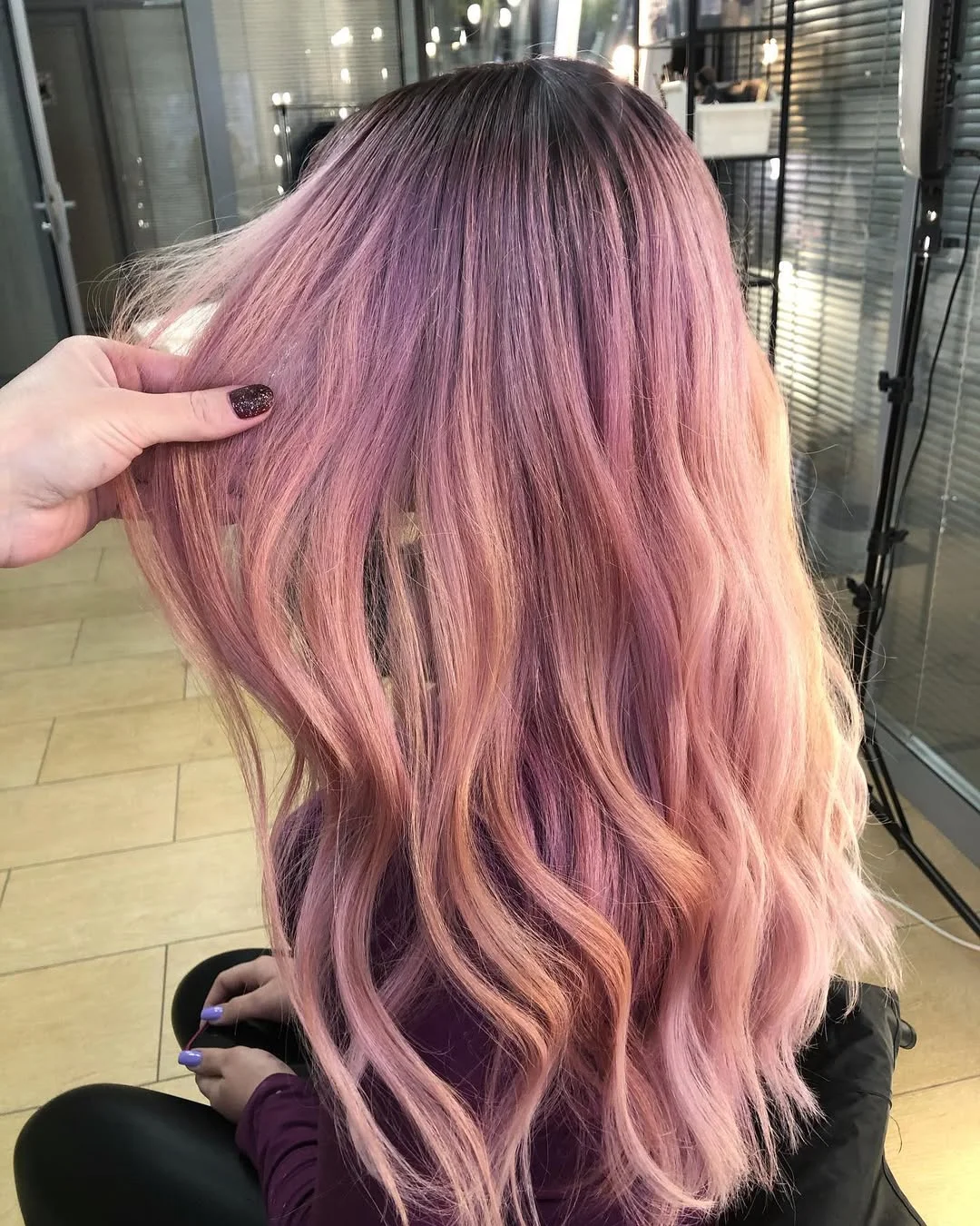 summer strawberry blonde hair color for women 2026 Dusty Rose Balayage with Soft Summer Waves