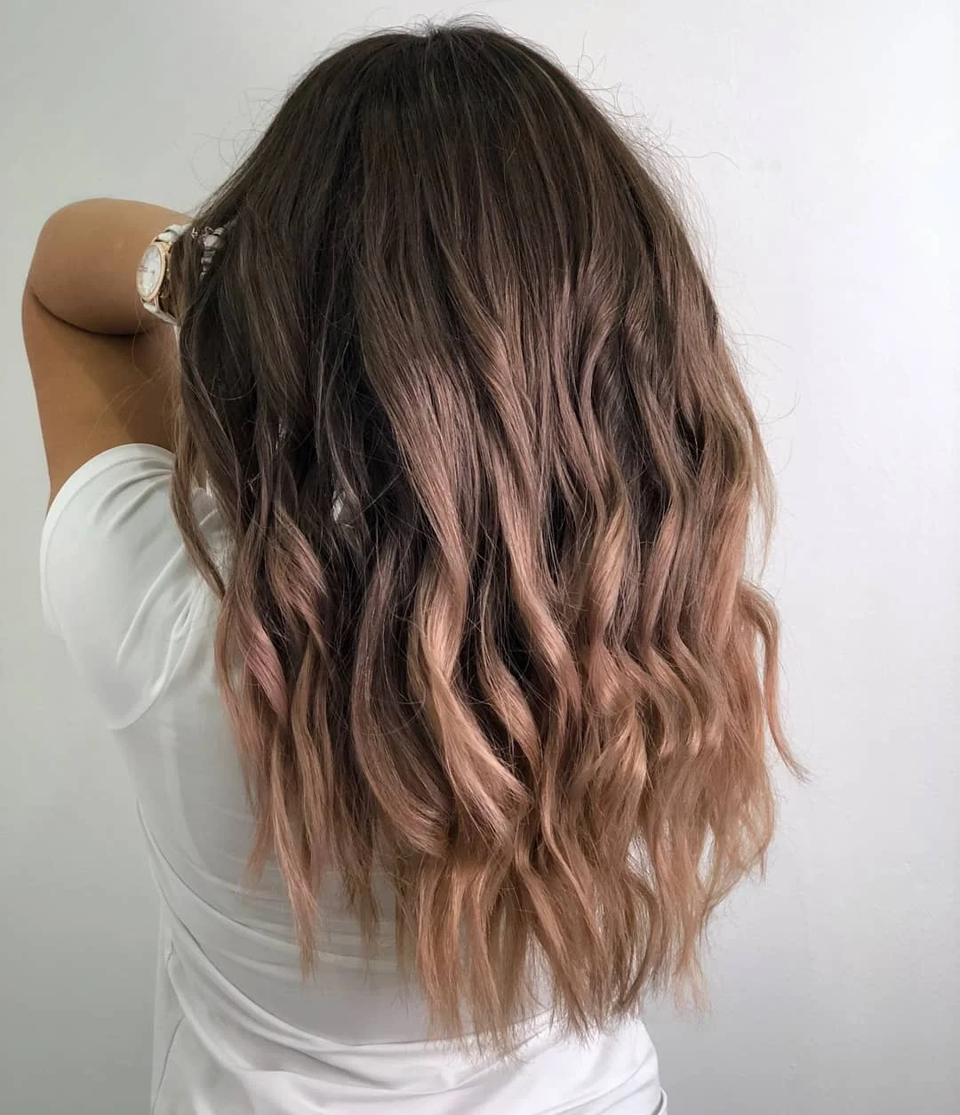 summer strawberry blonde hair color for women 2026 Dimensional Dark Strawberry Blend with Rose Gold Ribbons