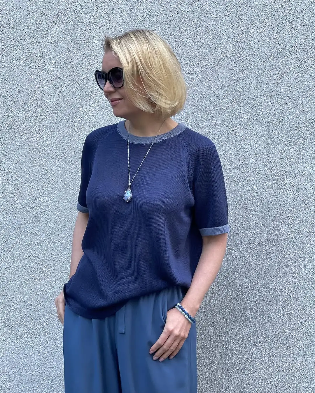 summer t-shirt outfit for women 2026 Deep navy tones that feel calm and confident