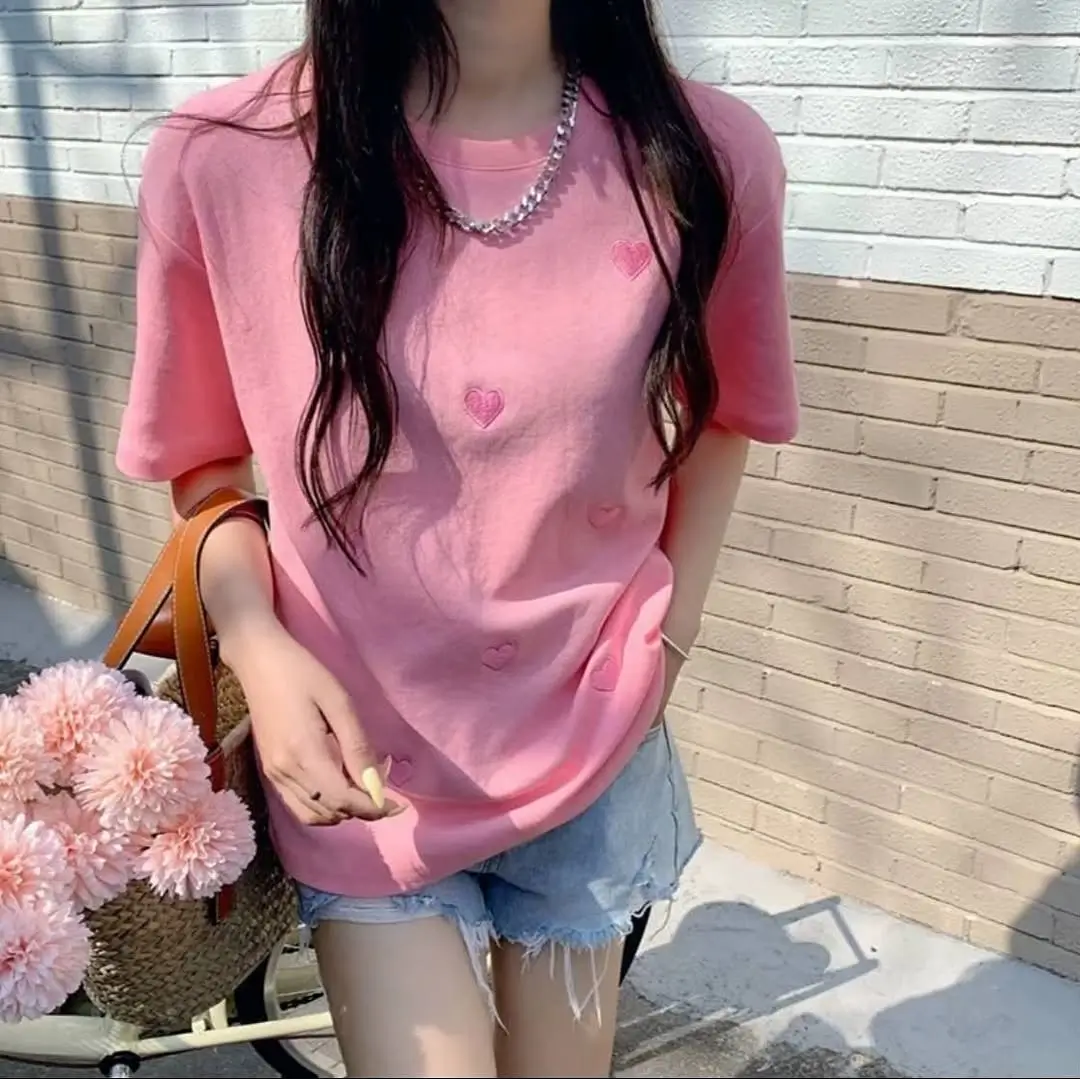 summer t-shirt outfit for women 2026 Soft pink casual with a feminine twist