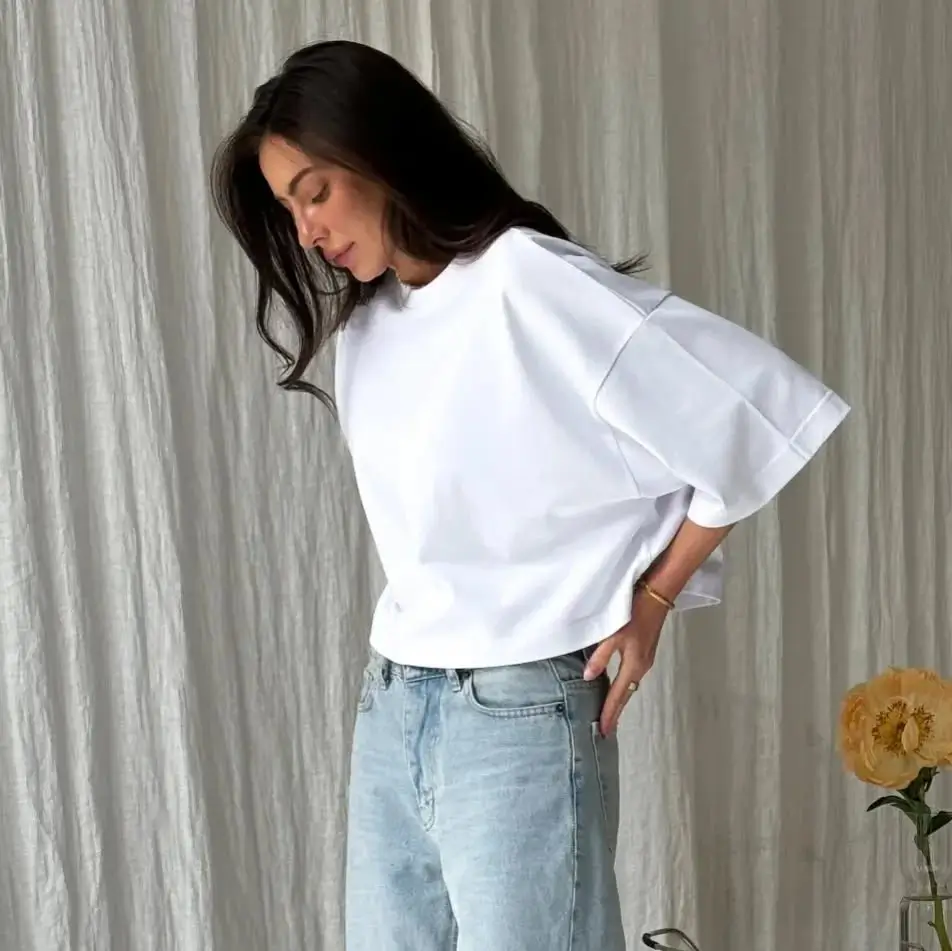 summer t-shirt outfit for women 2026 Effortless white and denim for everyday ease