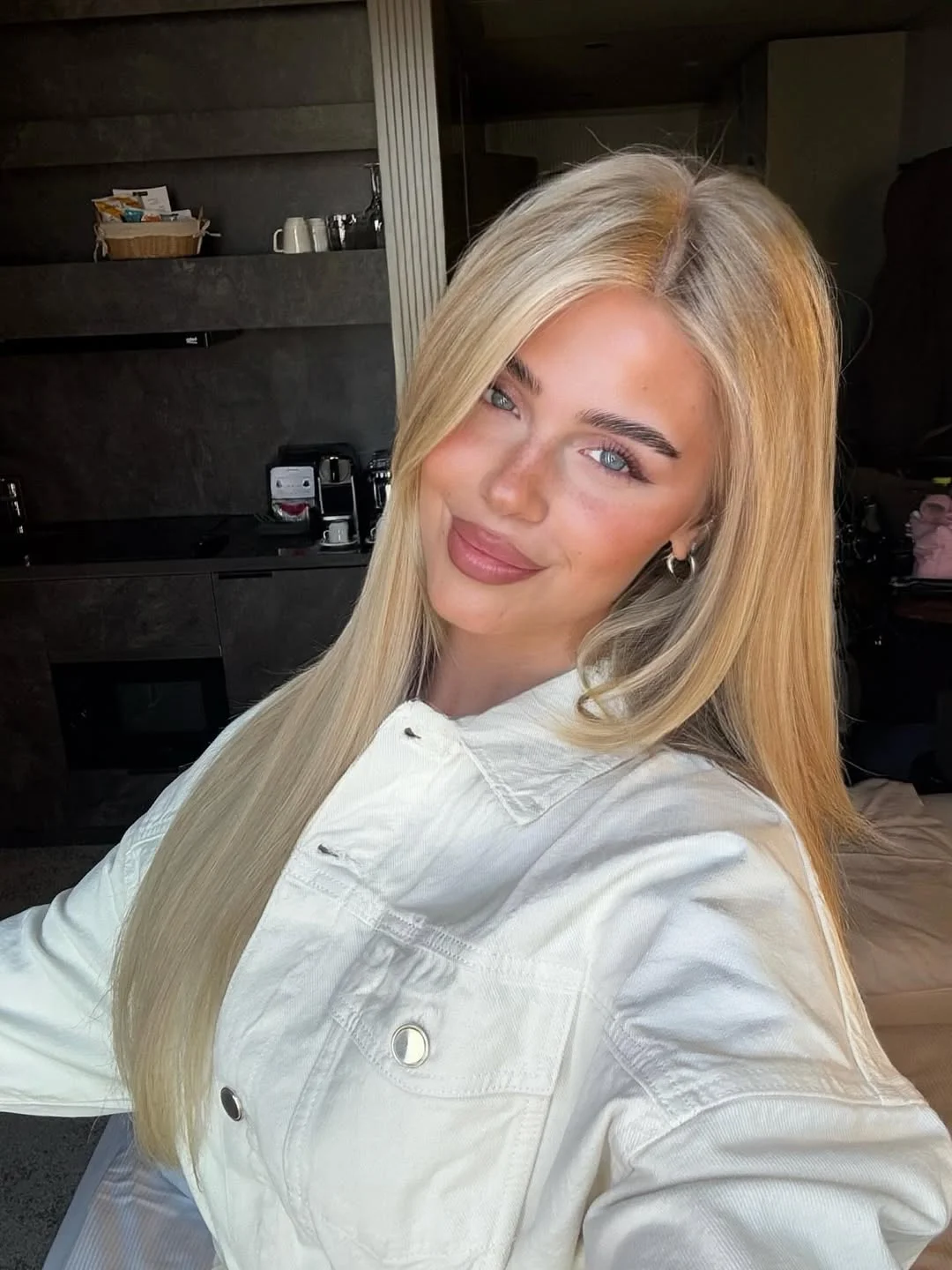 trendy summer haircut 2026 Clean Blonde Length With Minimal Layers