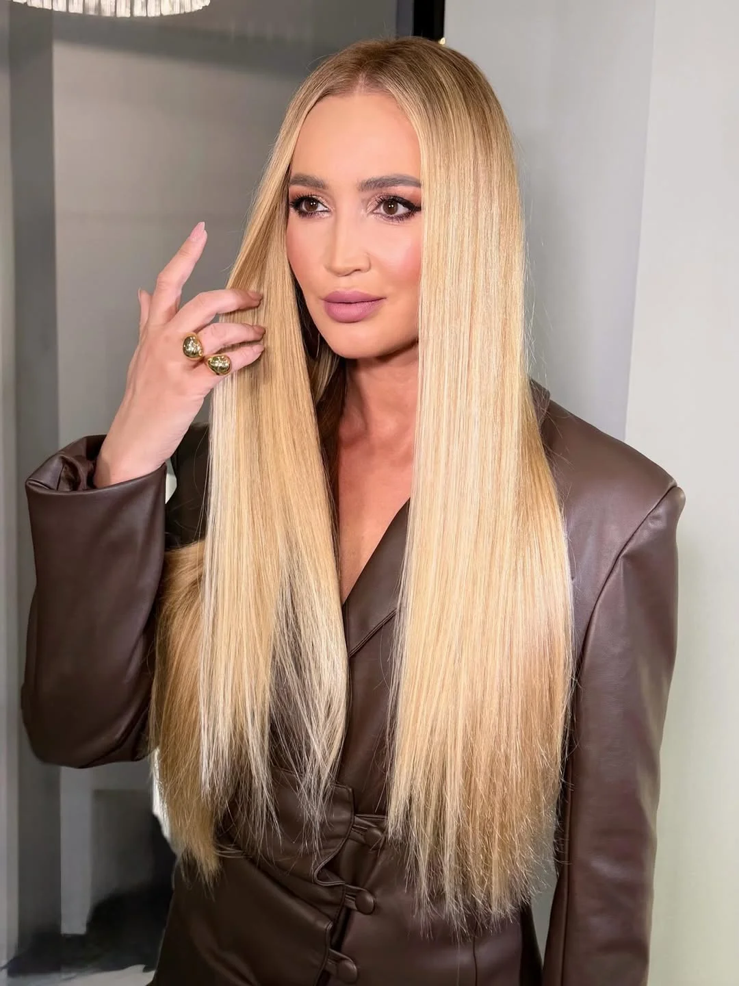 trendy summer haircut 2026 Ultra Sleek Blonde Length With Glass Finish