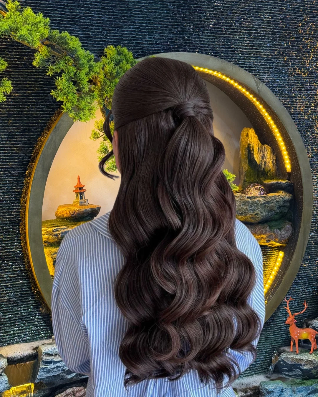 beachy summer wavy hairstyle 2026 Soft Sculpted Half Up Waves That Feel Effortless