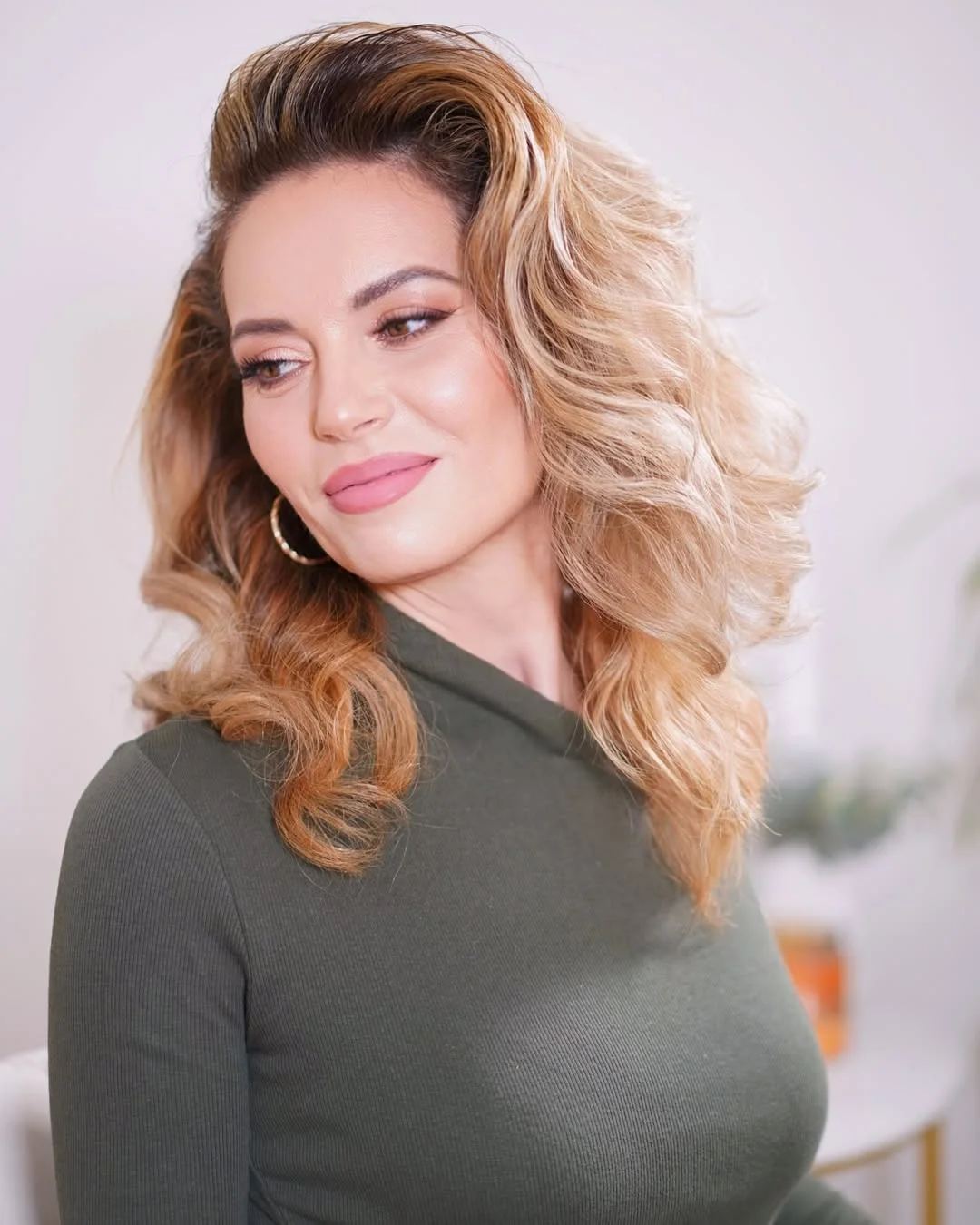 beachy summer wavy hairstyle 2026 Lifted Volume Waves with Modern Blowout Feel