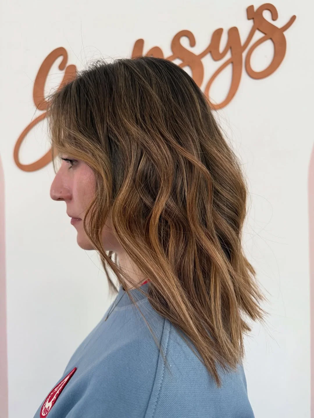 beachy summer wavy hairstyle 2026 Textured Medium Waves with Lived In Layers