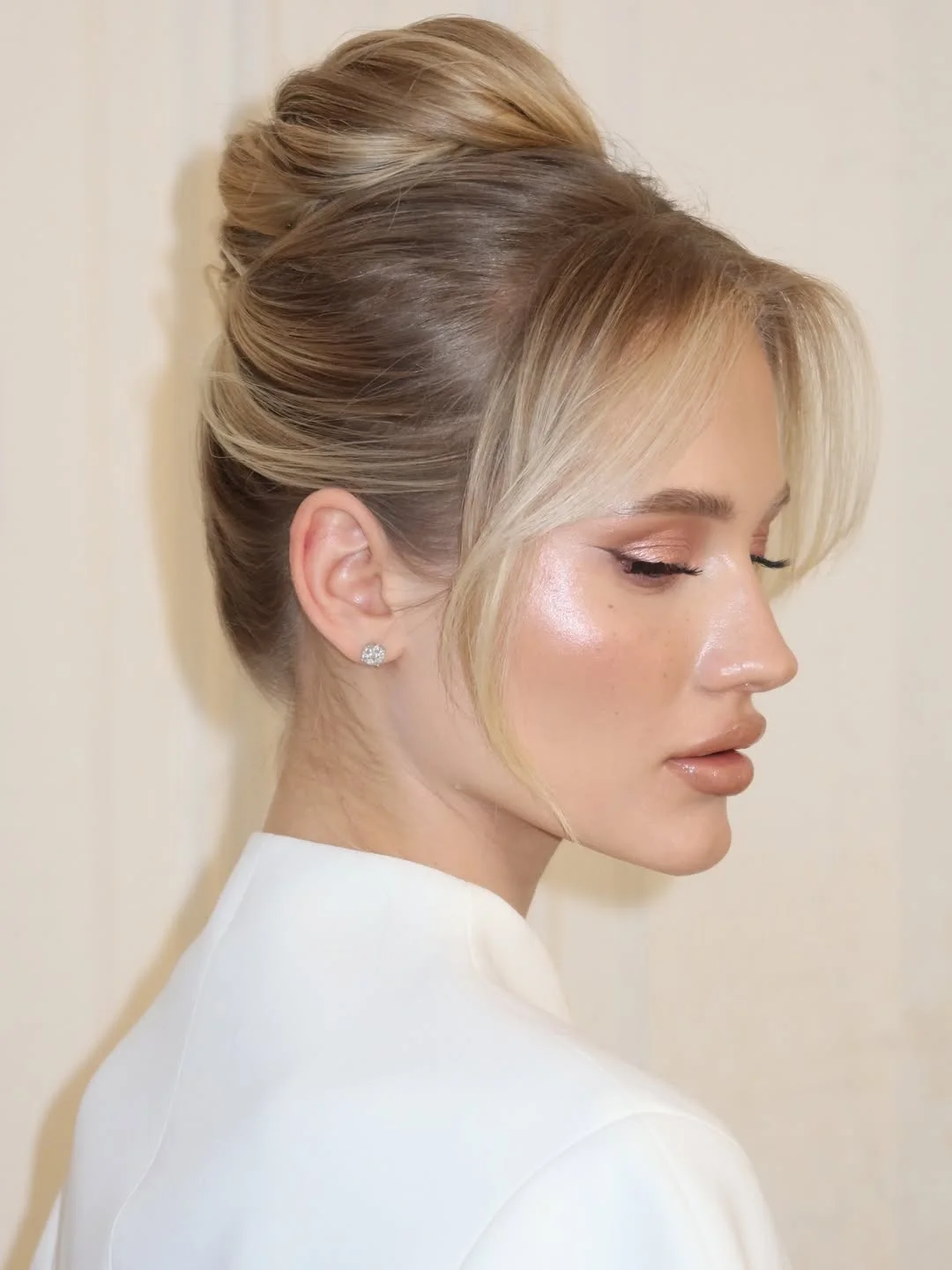 effortless summer quick hairstyles 2026 Soft Face Framing Bun With Summer Glow