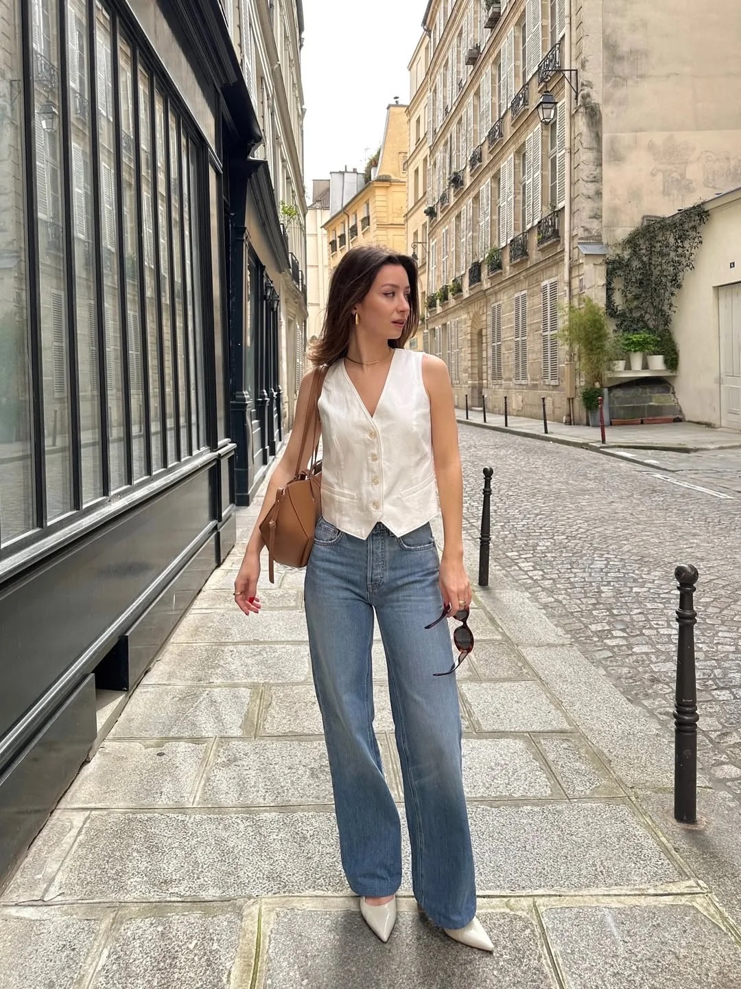 June Outfits Ideas 2026 Parisian Vests and Relaxed Denim for Everyday Elegance