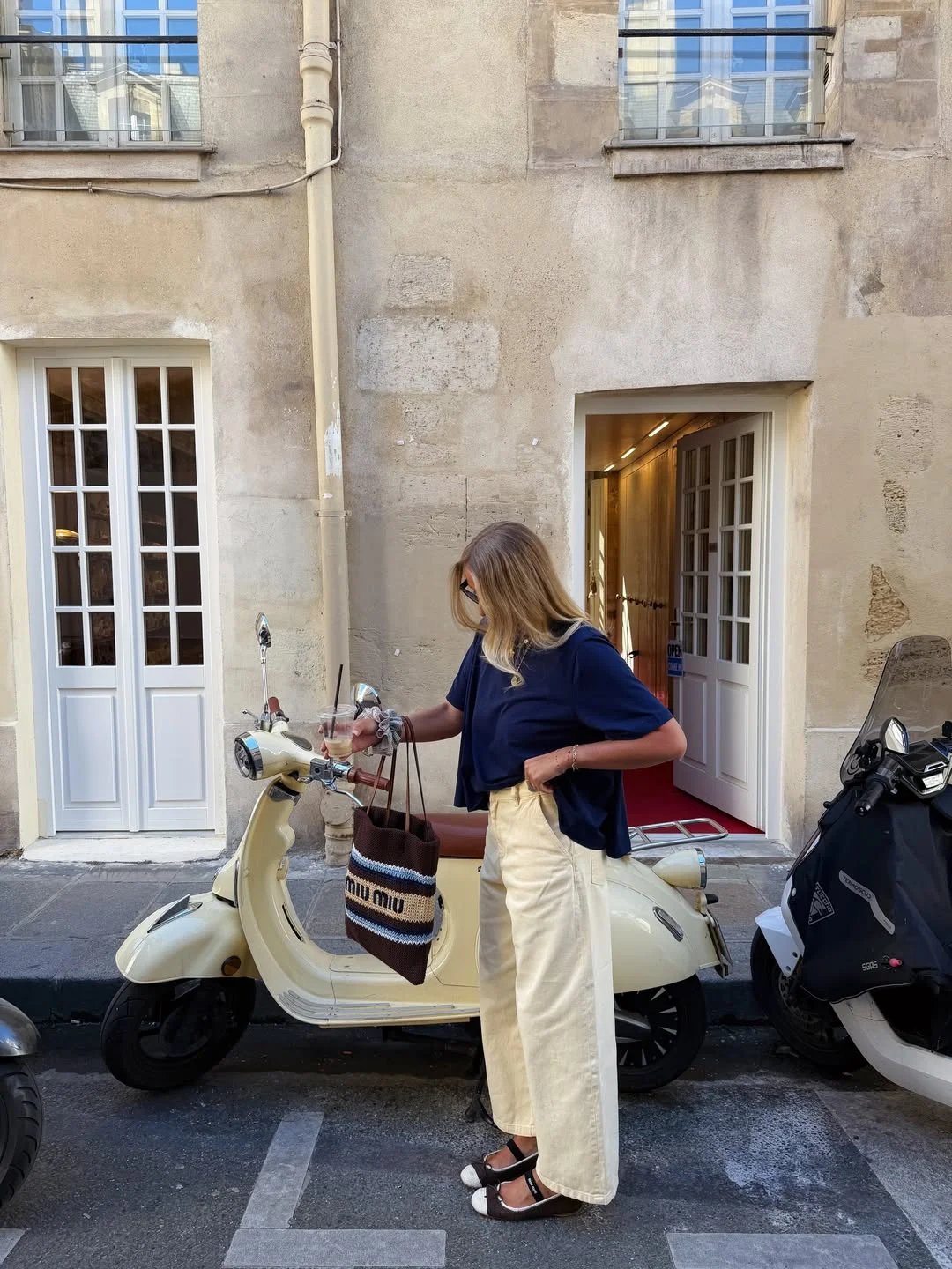 June Outfits Ideas 2026 Relaxed Navy Tops and Cream Trousers for Casual City Days