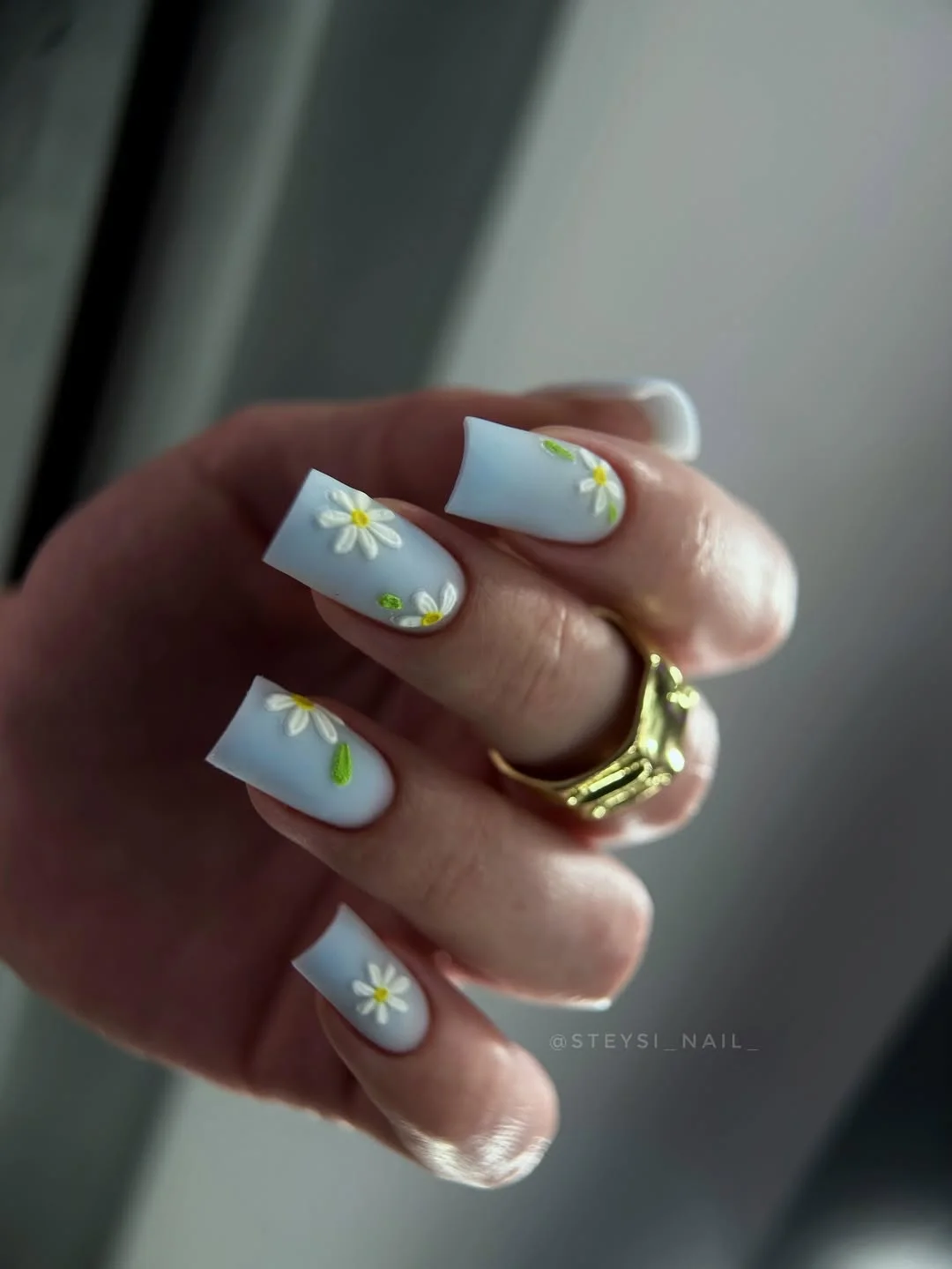 light summer nails 2026 Daisy Nail Art With Fresh Summer Charm