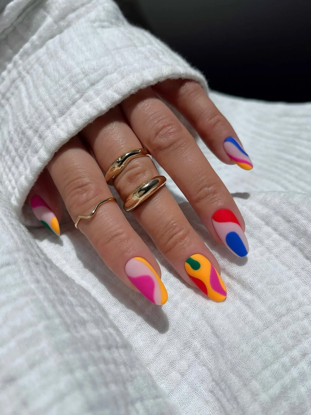 light summer nails 2026 Bright Abstract Waves for a Playful Vacation Mood