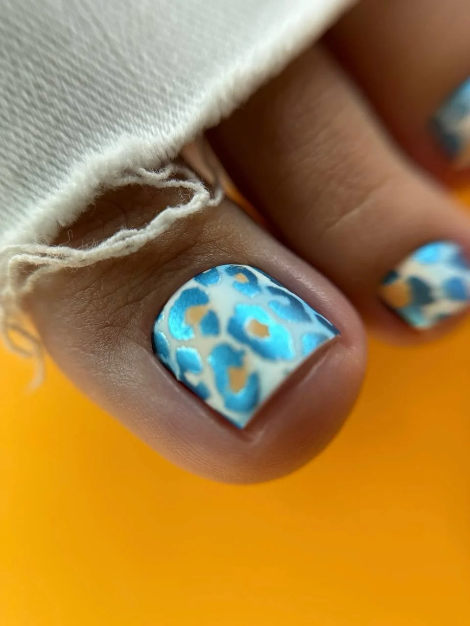 pedicure ideas summer trends 2026 Blue Leopard Print Pedicure With Cool-Tone Energy