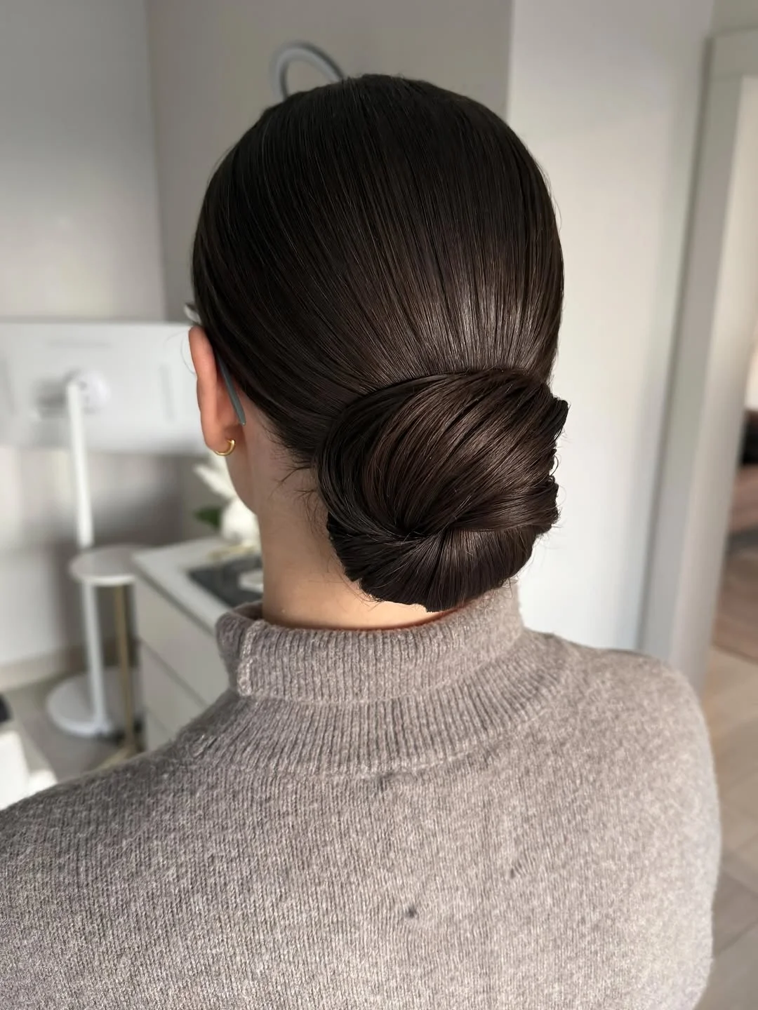 quick summer 5-minute hairstyles 2026 Glossy Minimalist Low Bun
