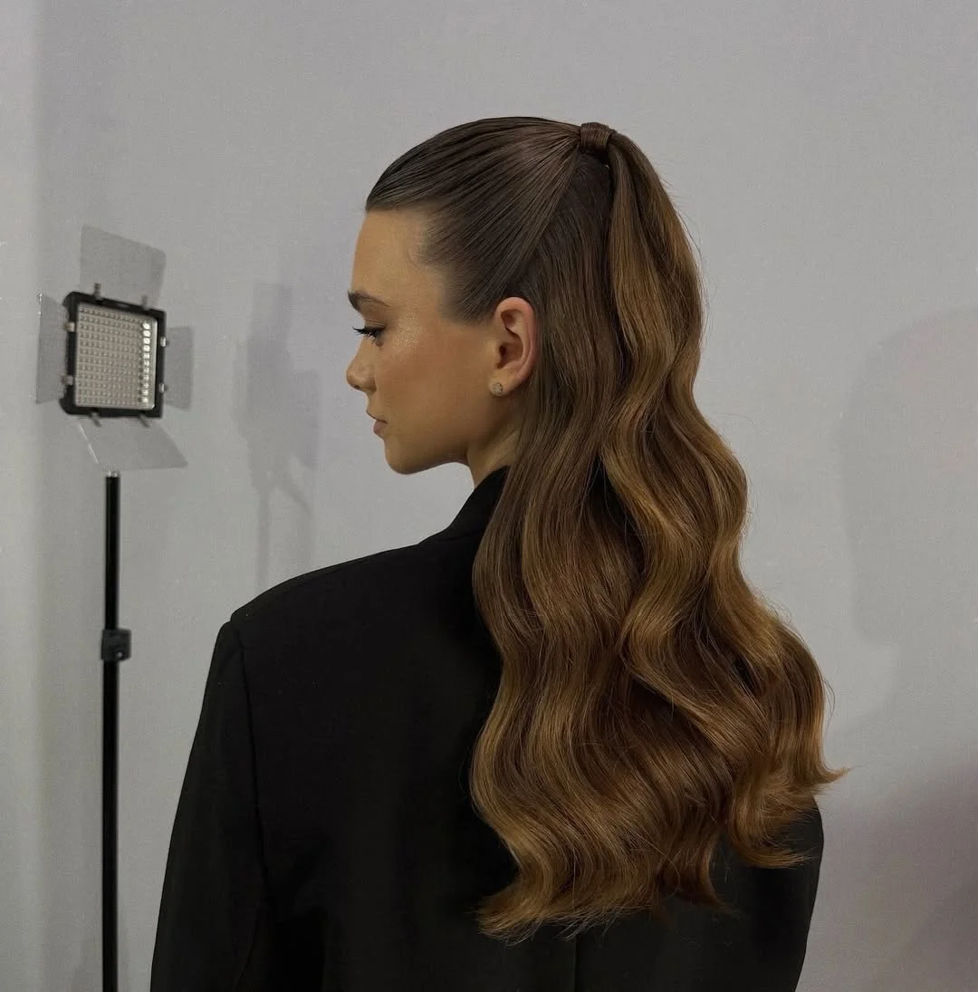 quick summer 5-minute hairstyles 2026 Soft Rich-Girl Ponytail Waves