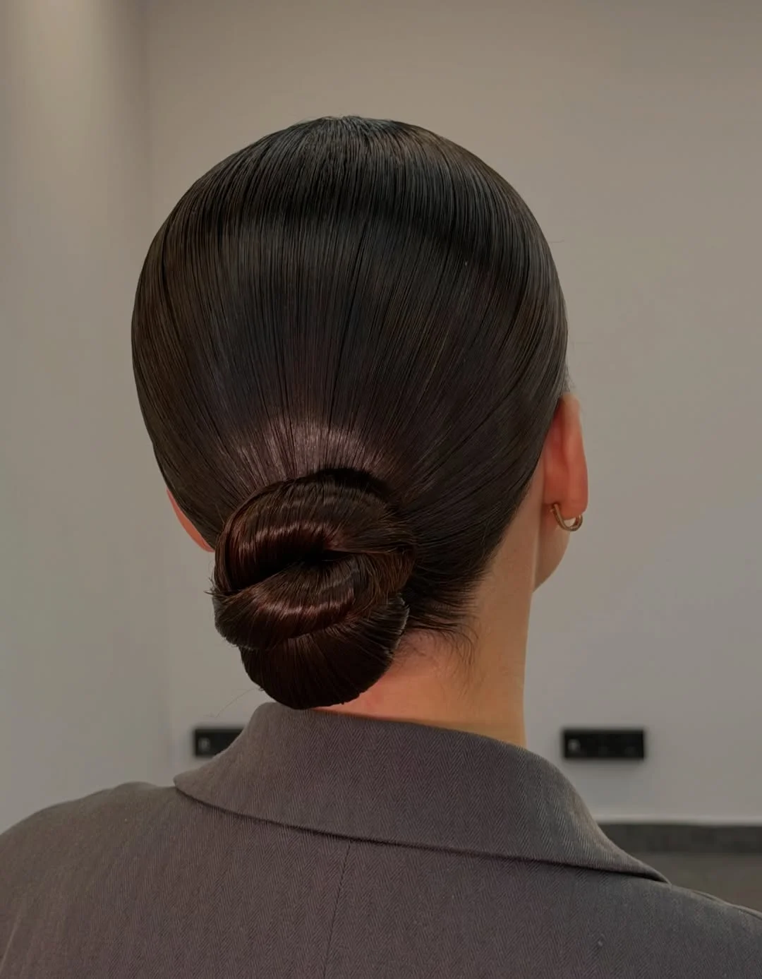 quick summer 5-minute hairstyles 2026 Classic Espresso Sleek Knot
