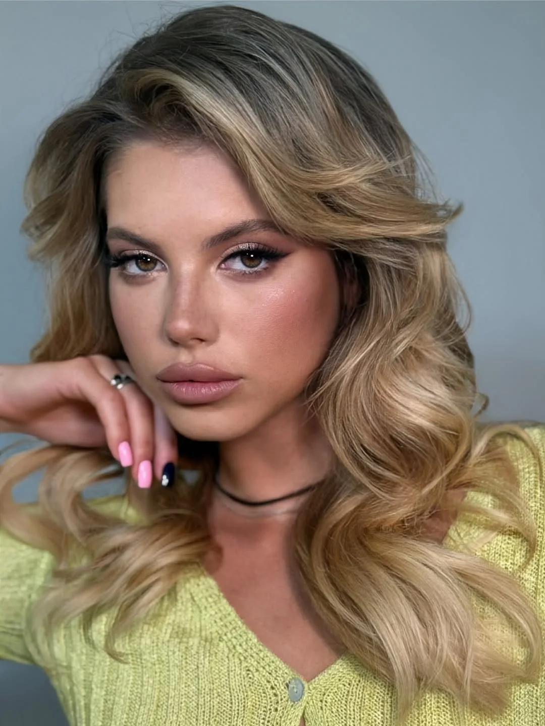 quick summer 5-minute hairstyles 2026 Voluminous Blonde Blowout Waves