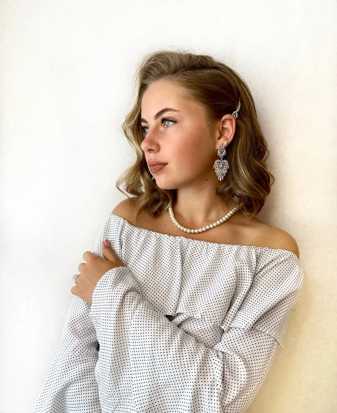 quick summer easy hairstyle 2026 Soft Vintage Waves for Shoulder Length Glow