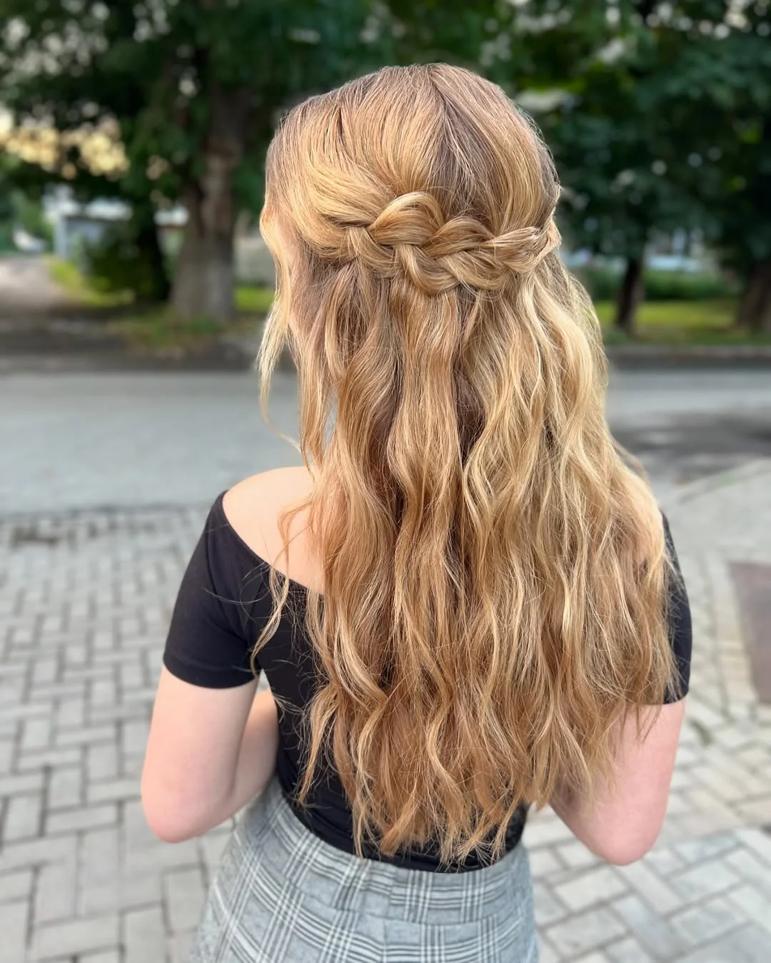 quick summer easy hairstyle 2026 Half Up Braided Detail for Long Summer Days