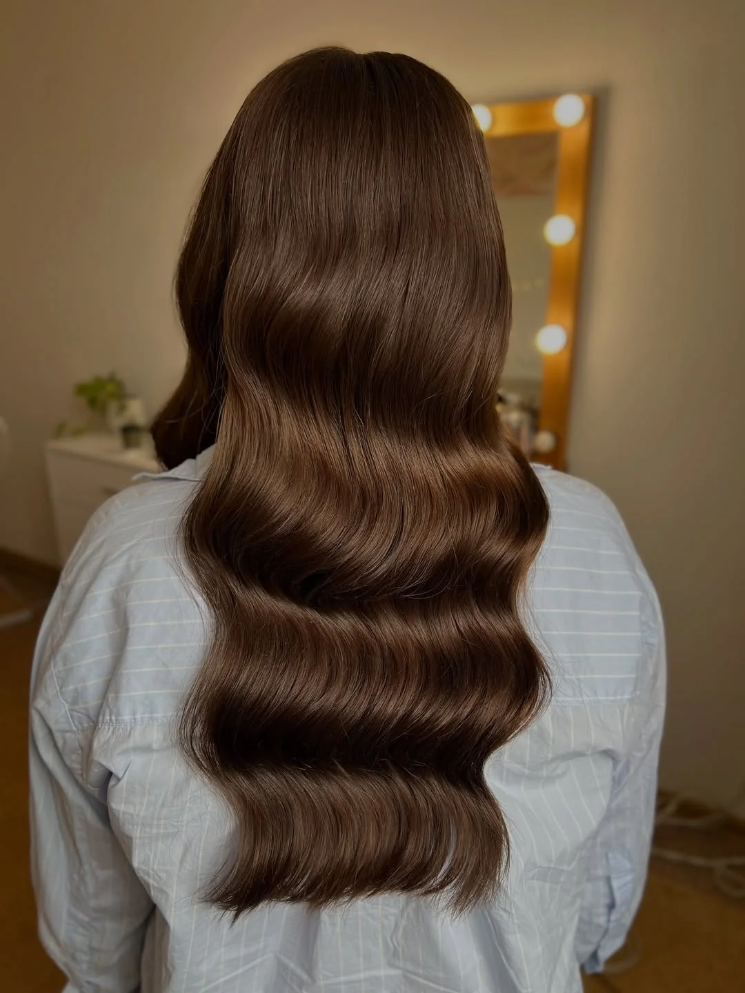 quick summer easy hairstyle 2026 Glossy Hollywood Waves That Feel Effortless Again