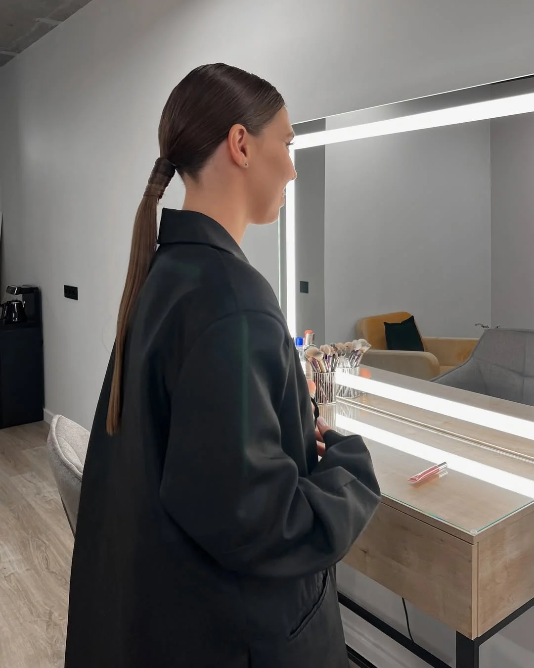 sleek summer ponytail hairstyle 2026 Ultra-Slick Minimalist Ponytail