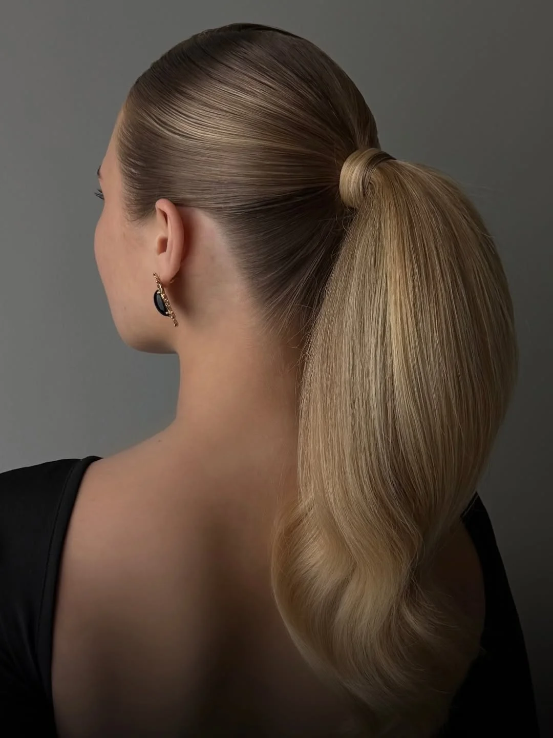 sleek summer ponytail hairstyle 2026 Polished blonde ponytail with wrapped base