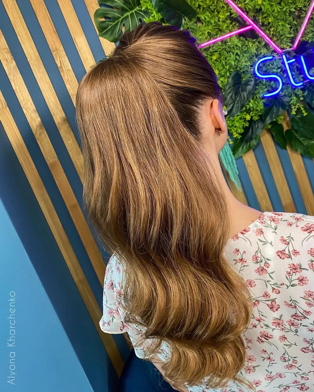 sleek summer ponytail hairstyle 2026 Sleek ponytail with soft curled ends