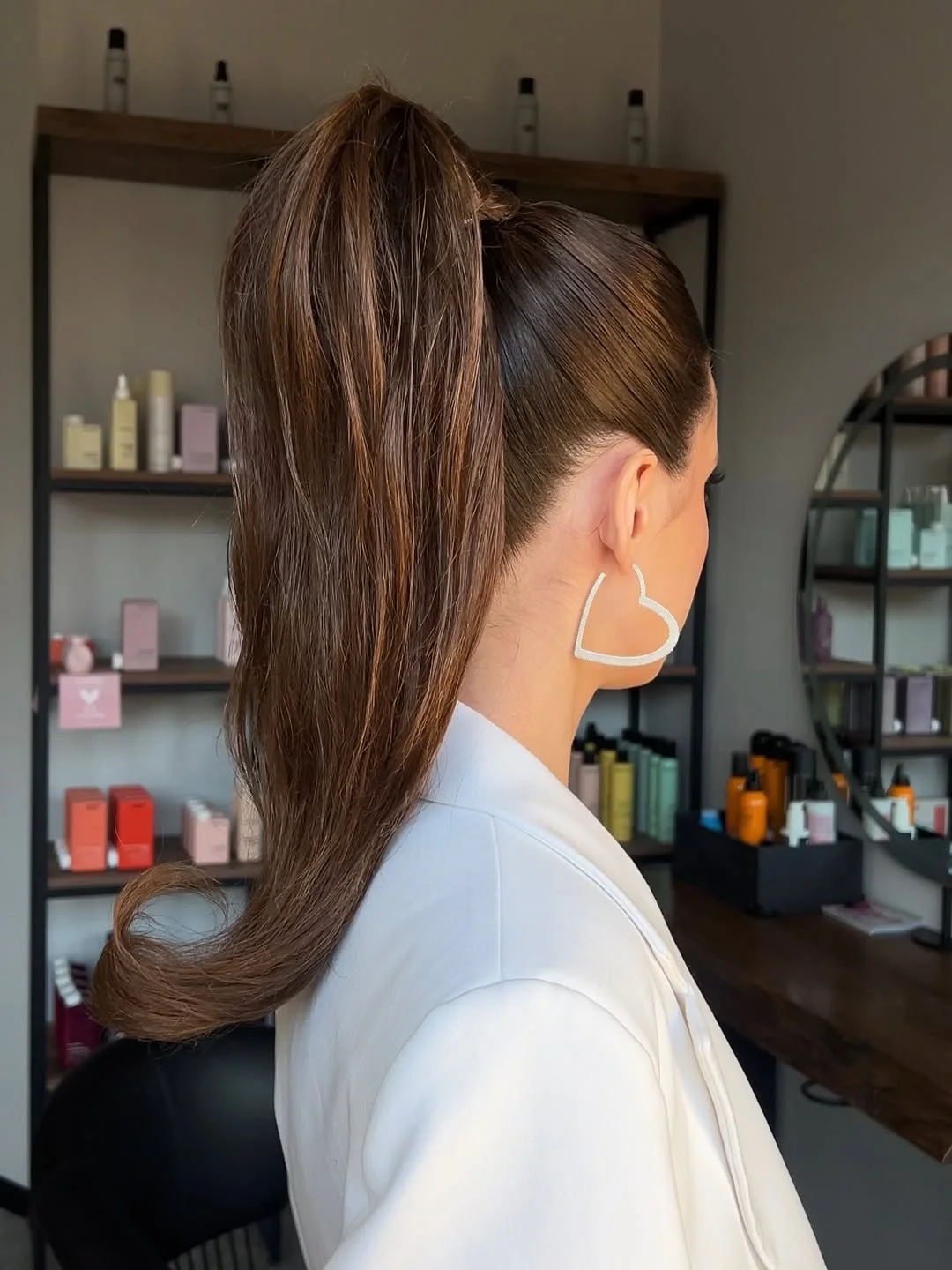sleek summer ponytail hairstyle 2026 Glossy ponytail with soft flipped ends